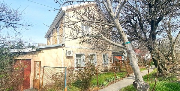 2-х этажный дом на 2.7 сот. ИЖС, ул. Ивана Голубца