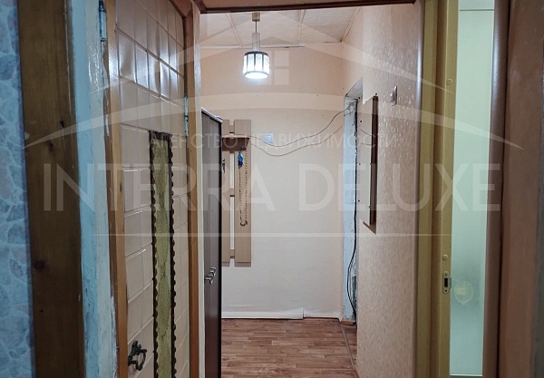 1-комнатная квартира 32м2, на 2/5 этаже дома. Расположена в г. Севастополь, Ленинский район, пр-кт Генерала Острякова