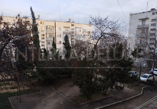 1-комнатная квартира 32м2, на 2/5 этаже дома. Расположена в г. Севастополь, Ленинский район, пр-кт Генерала Острякова