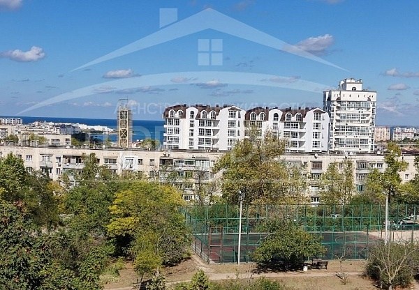 2-х комнатная квартира с площадью 52 м2 на  4/5 этаже в г. Севастополь, пр-т Октябрьской Революции