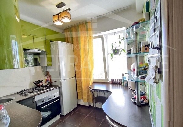 2-х комнатная квартира с площадью 52 м2 на  4/5 этаже в г. Севастополь, пр-т Октябрьской Революции
